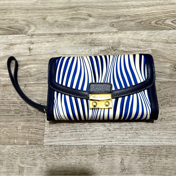 Vera Bradley Handbags - Vera Bradley Ultimate Wristlet Wallet (Wavy Stripe)